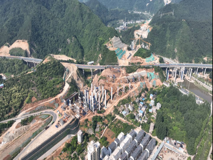 20230905346221.jpg 十堰经镇坪至巫溪高速公路郧西至鲍峡段.jpg